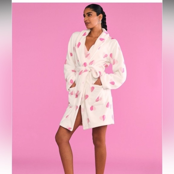 Women's Pink Heart Patterned Robe - Picture 4 of 5